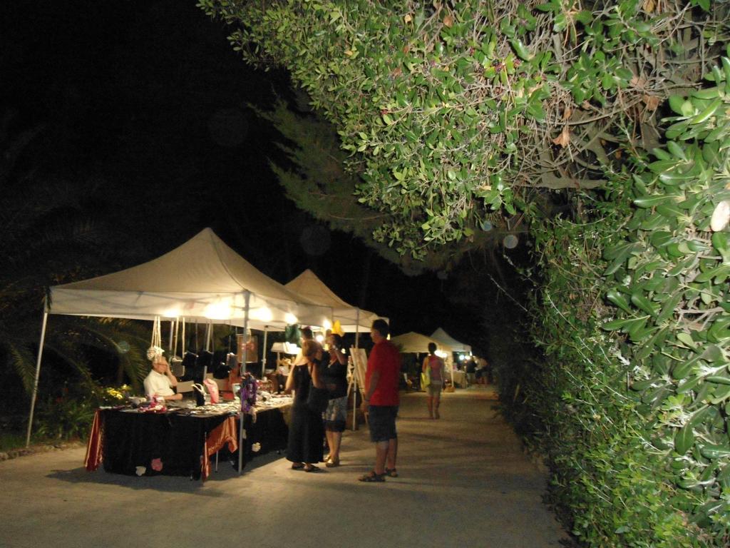 Le Esperidi Camping Ecoresort Marina Di Bibbona Exteriör bild