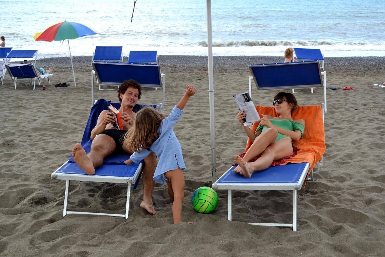 Le Esperidi Camping Ecoresort Marina Di Bibbona Exteriör bild